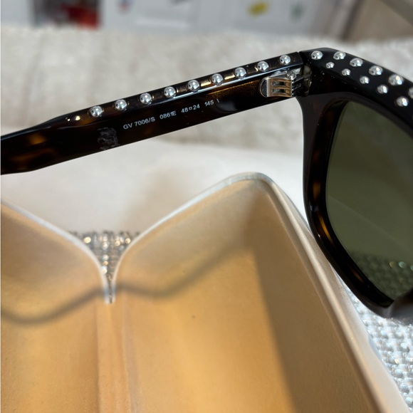 Givenchy 7006 Silver Studded Black Tortoise Sunglasses. New In Box! - Picture 5 of 8